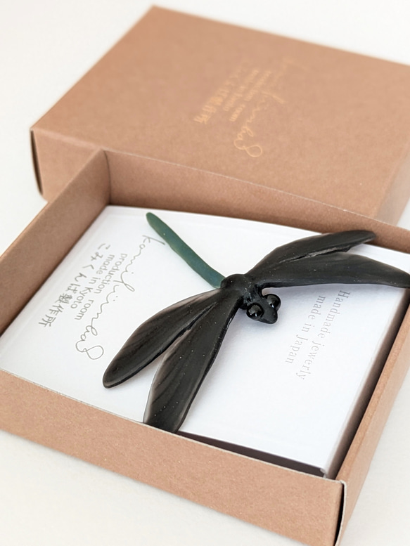 【夏秋限定】ハグロトンボのピンバッジ 9枚目の画像