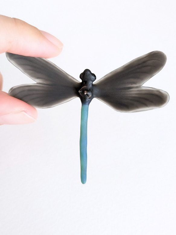 【夏秋限定】ハグロトンボのピンバッジ 6枚目の画像