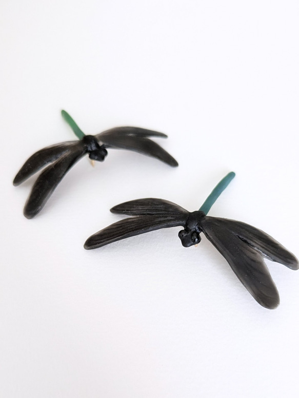 【夏秋限定】ハグロトンボのピンバッジ 4枚目の画像