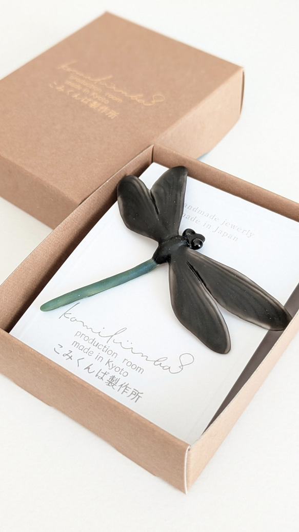 【夏秋限定】ハグロトンボのピンバッジ 8枚目の画像