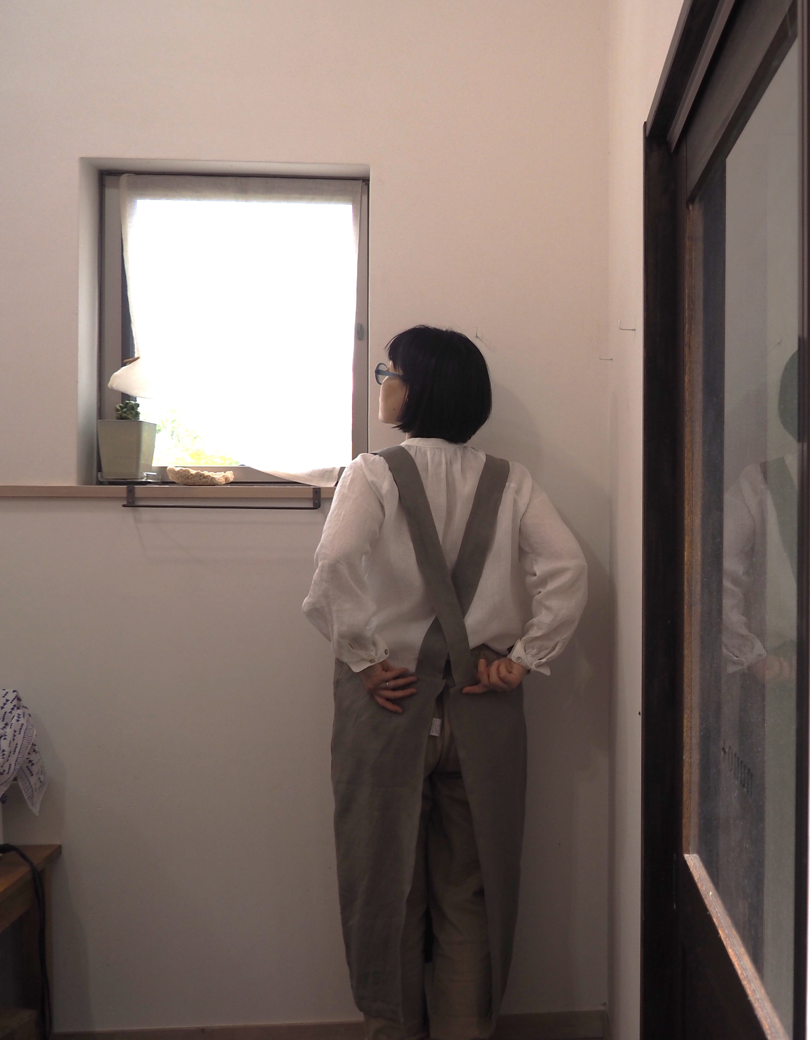 linenバッククロス・エプロン カーキ