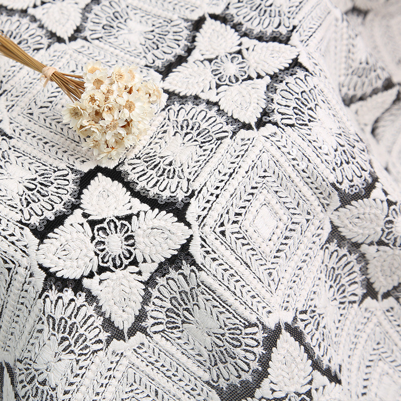 長さ1m 刺繍生地 スパンコール レース 透かし 黒 白 ナイロン 花柄 綺麗上品 布 ぬの きじ 手芸 KJ238