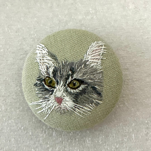 うちの子オーダー2025 缶バッチ風ねこの手刺繍ブローチ その他