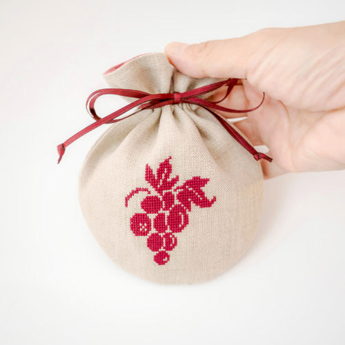 秋の実り ぶどう刺繍のリネンまる巾着ポーチ 巾着袋 NJUTA（ニュータ