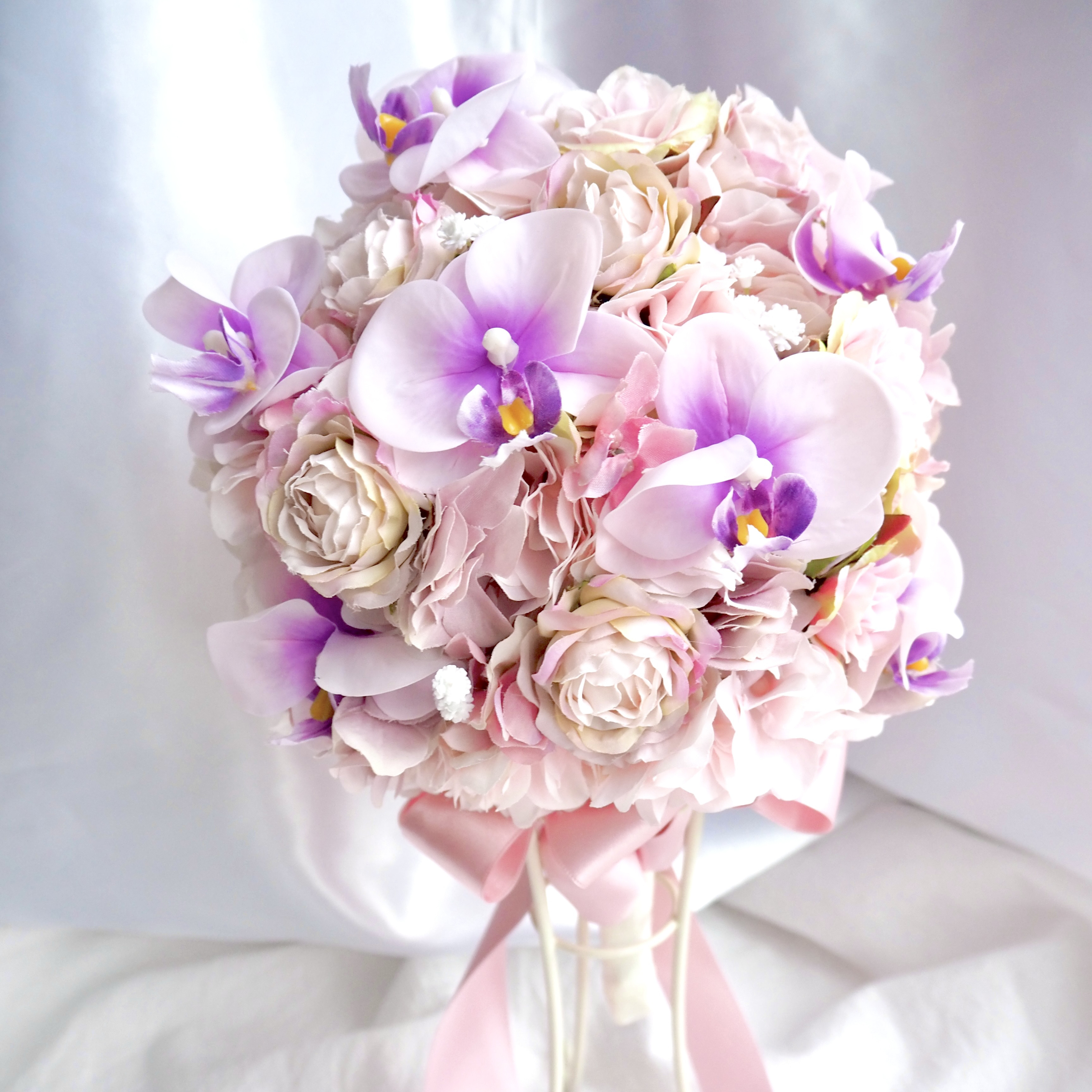 胡蝶蘭のラウンドブーケ（アーティフィシャルフラワー）