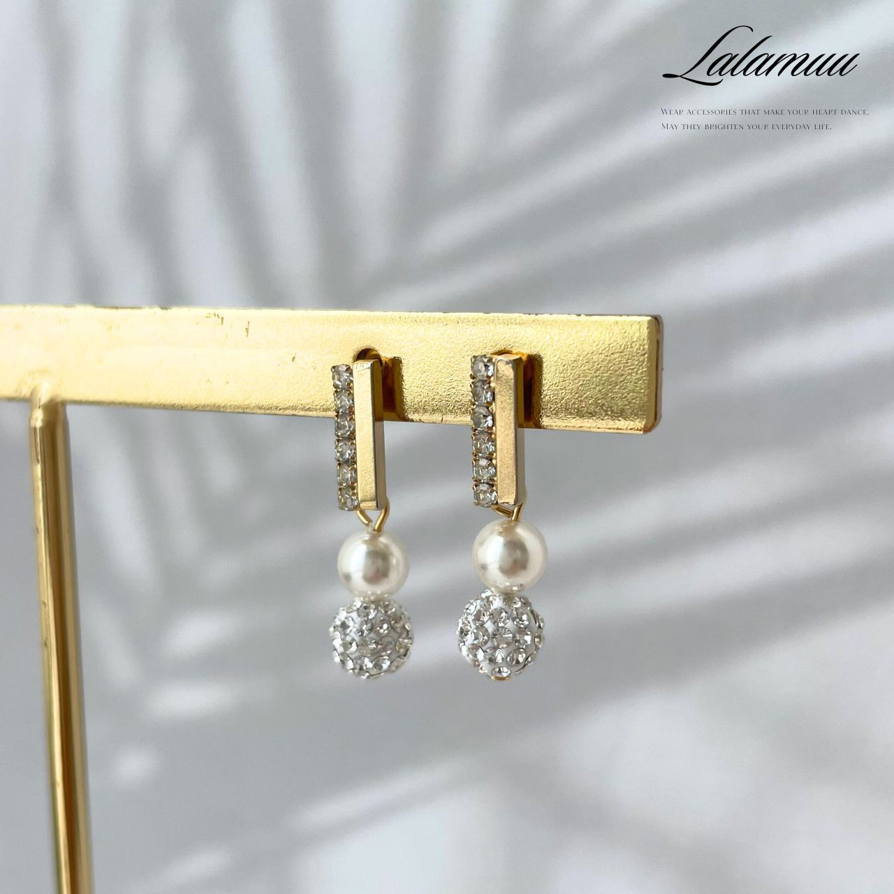 ピアス パール  ラインストーン　揺れる　ゴールド　小ぶり　結婚式　普段使い　フォーマル　A34