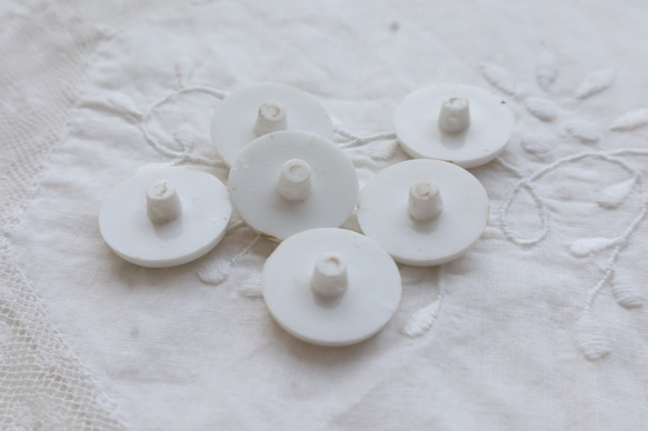 フランス1個 18㎜ アンティークボタン とり柄 A1868 ホワイト 8枚目の画像