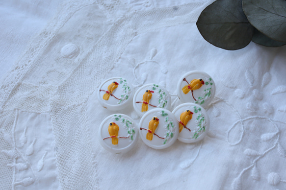 フランス1個 18㎜ アンティークボタン とり柄 A1868 ホワイト 2枚目の画像