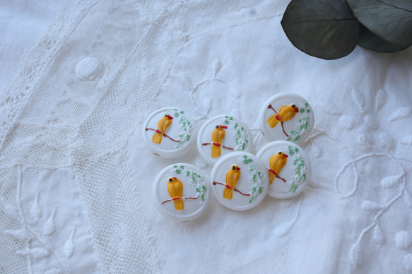 フランス1個 18㎜ アンティークボタン とり柄 A1868 ホワイト 1枚目の画像