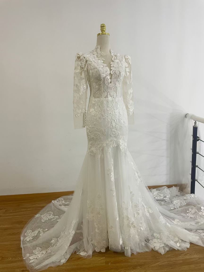 上品　マーメイドドレス　くるみボタン　リーフ刺繍小枝　華やかなトレーン　2025秋婚冬婚　長袖　挙式前撮り二次会お呼ばれ