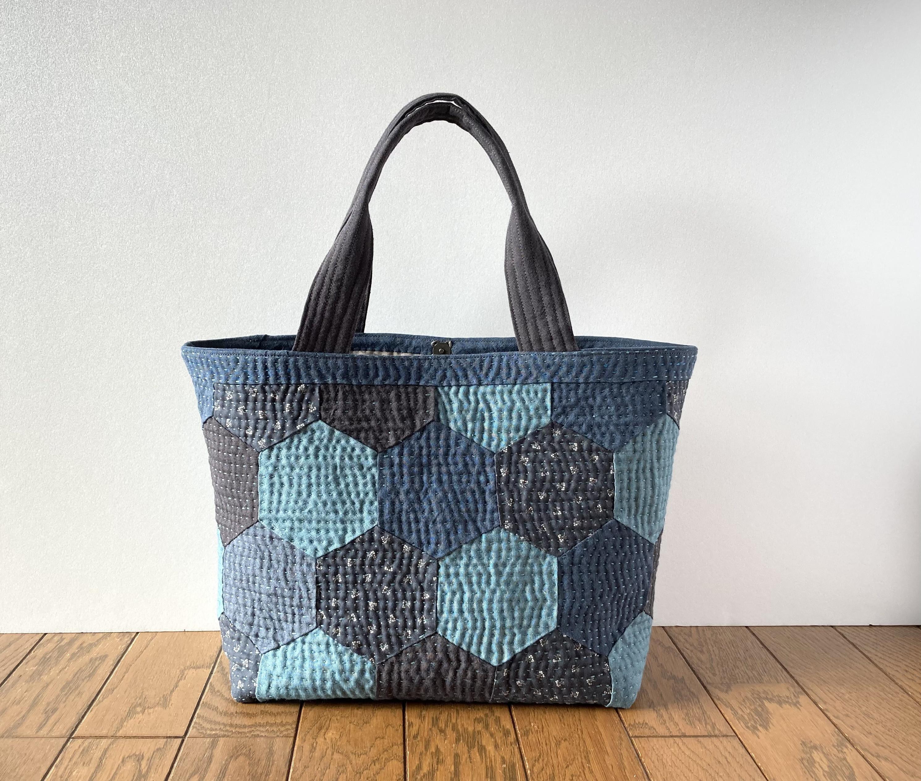 【ハンドメイド】特大サイズ！！刺し子とパッチワークのまんまるポーチ　和柄