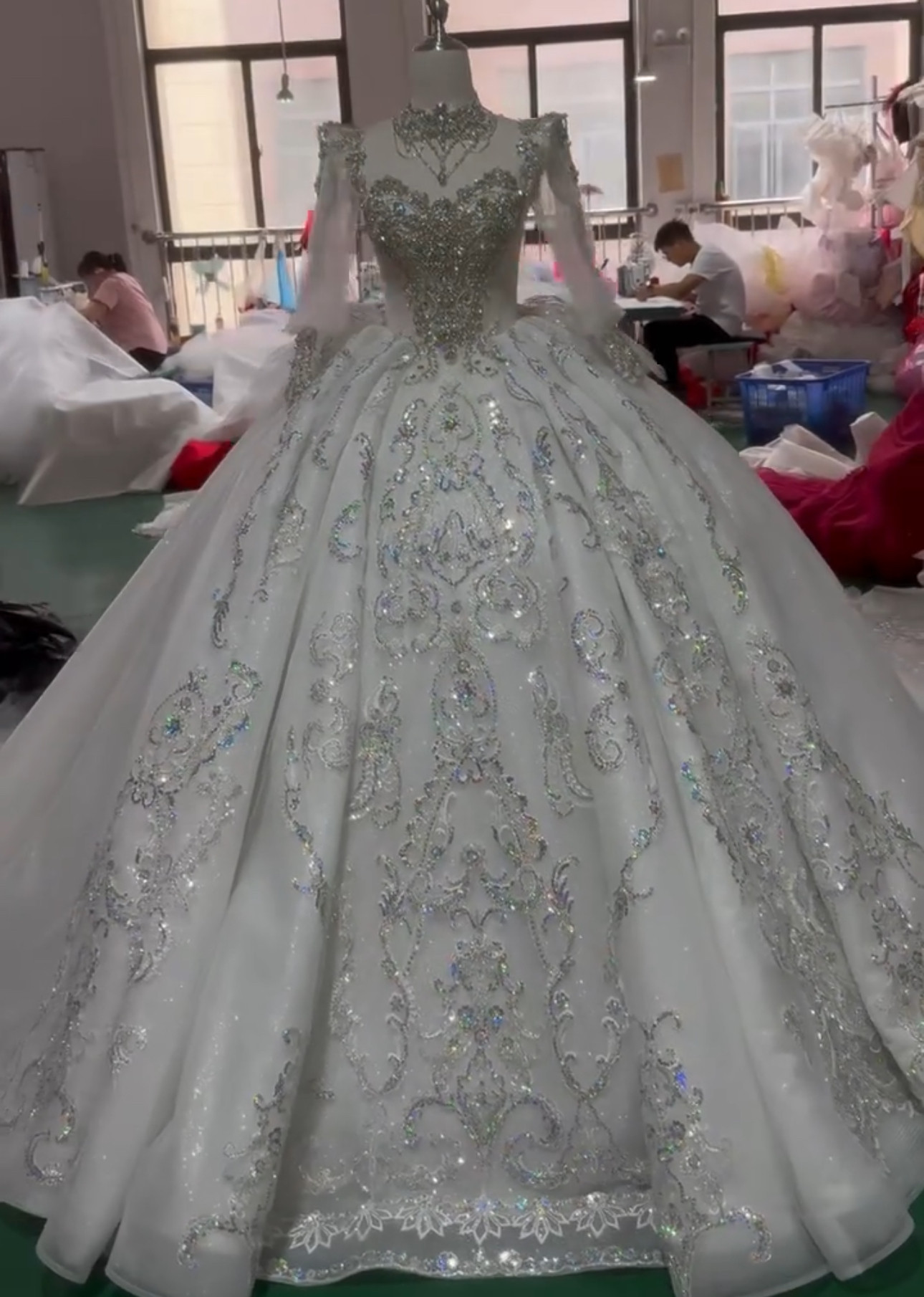 見逃せない　長袖パフスリーブ　Princess シースルー　スクエアナック　ロングトレーン　韓国風ブライダルウエア結婚式