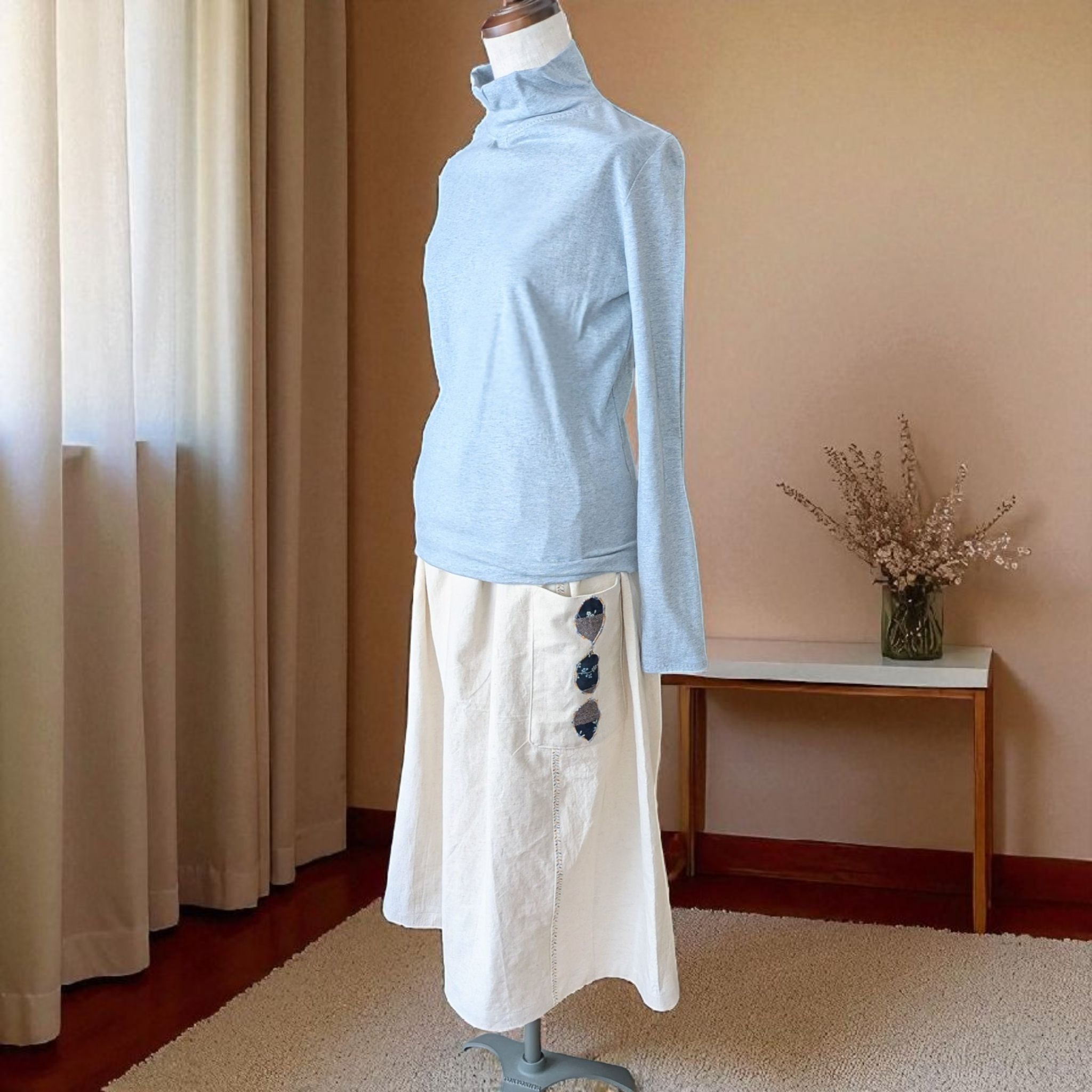 便利なサイドのアップリケポケット＆いろいろミシンステッチが楽しい【綿麻キャンバス】カーゴスカート