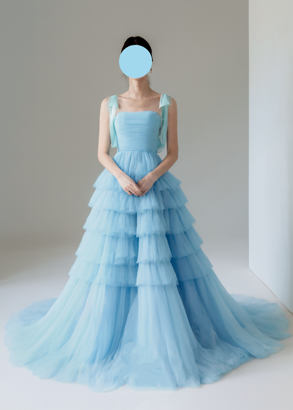 送料無料！カラードレス 爽やかで優しいブルー 肩のリボン ティアードのドレス プリンセスライン ソフトチュール 結婚式