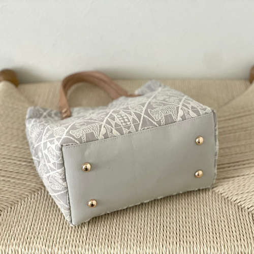 ミナペルホネン symphony lightgray ハンドメイドバッグ ⚮̈ミナペルホネン symphony ポーチで仕切りバッグ トート