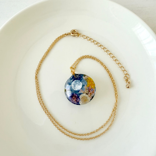 幻想的な星レジンネックレス 幻想的な風景レジンペンダント 夜空の月と花 月 星 大人可愛い