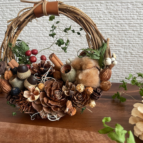 秋の足音 木の実の置き型リース（17cm） リース cutemio 通販 19784050
