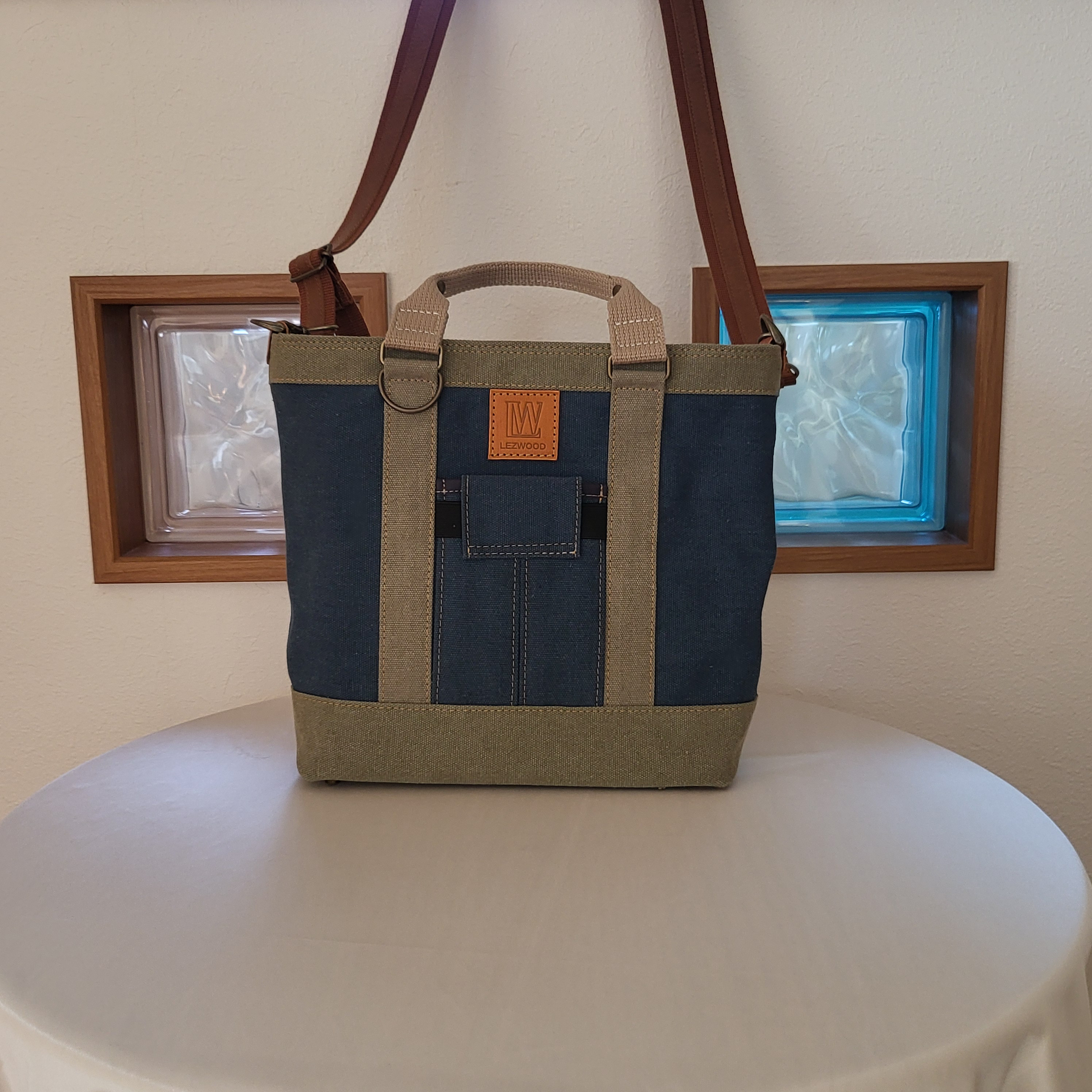 帆布とレザーのトートバッグ　底板付き　ボトルグリーン　ブラック【M】 帆布とレザーのトートバッグ 底板付き ボトルグリーン ブラック