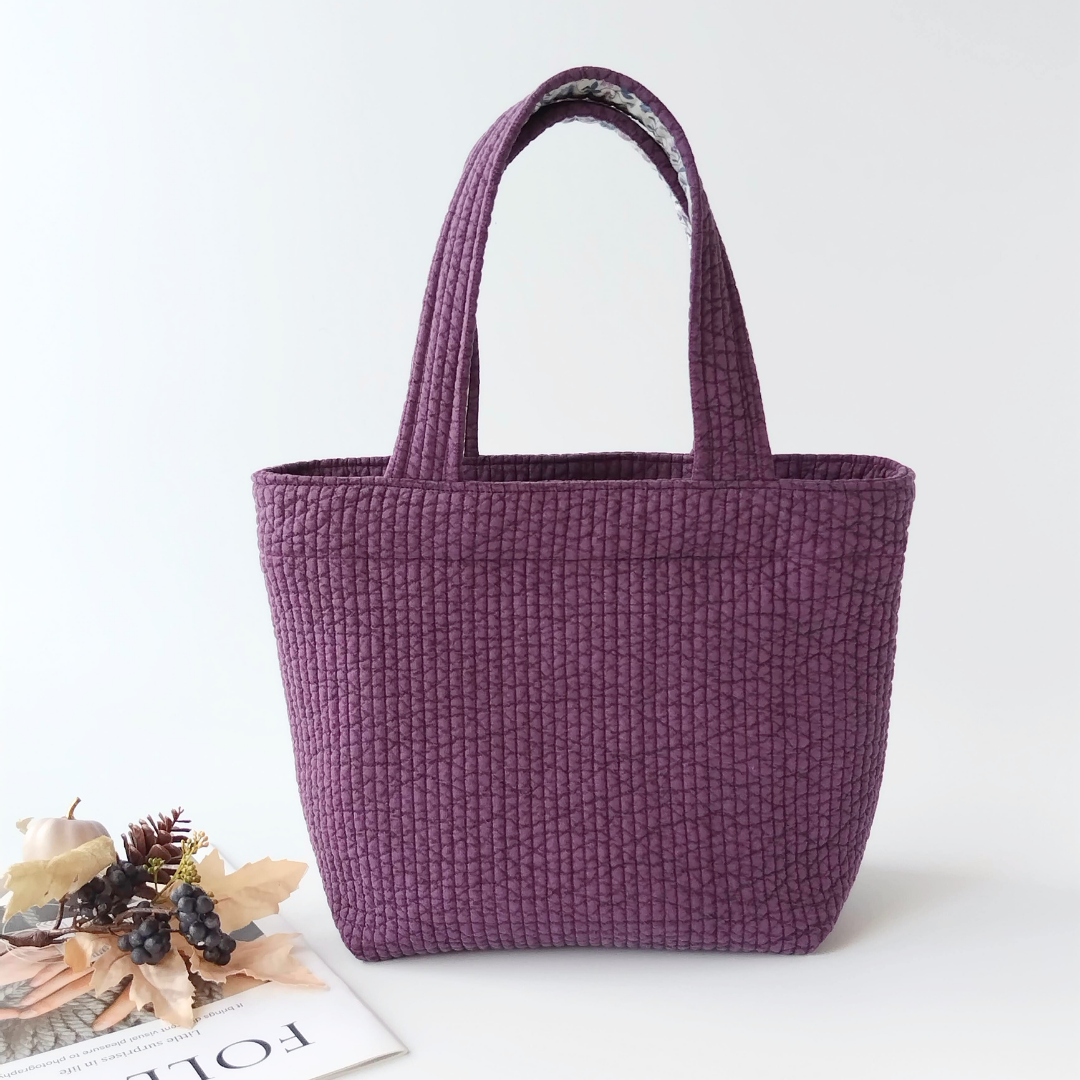 Mサイズヌビトートバッグ　ボルドーカラー　いつも装いのポイントに　軽量普段使いバッグ　リバティプリントがアクセントに