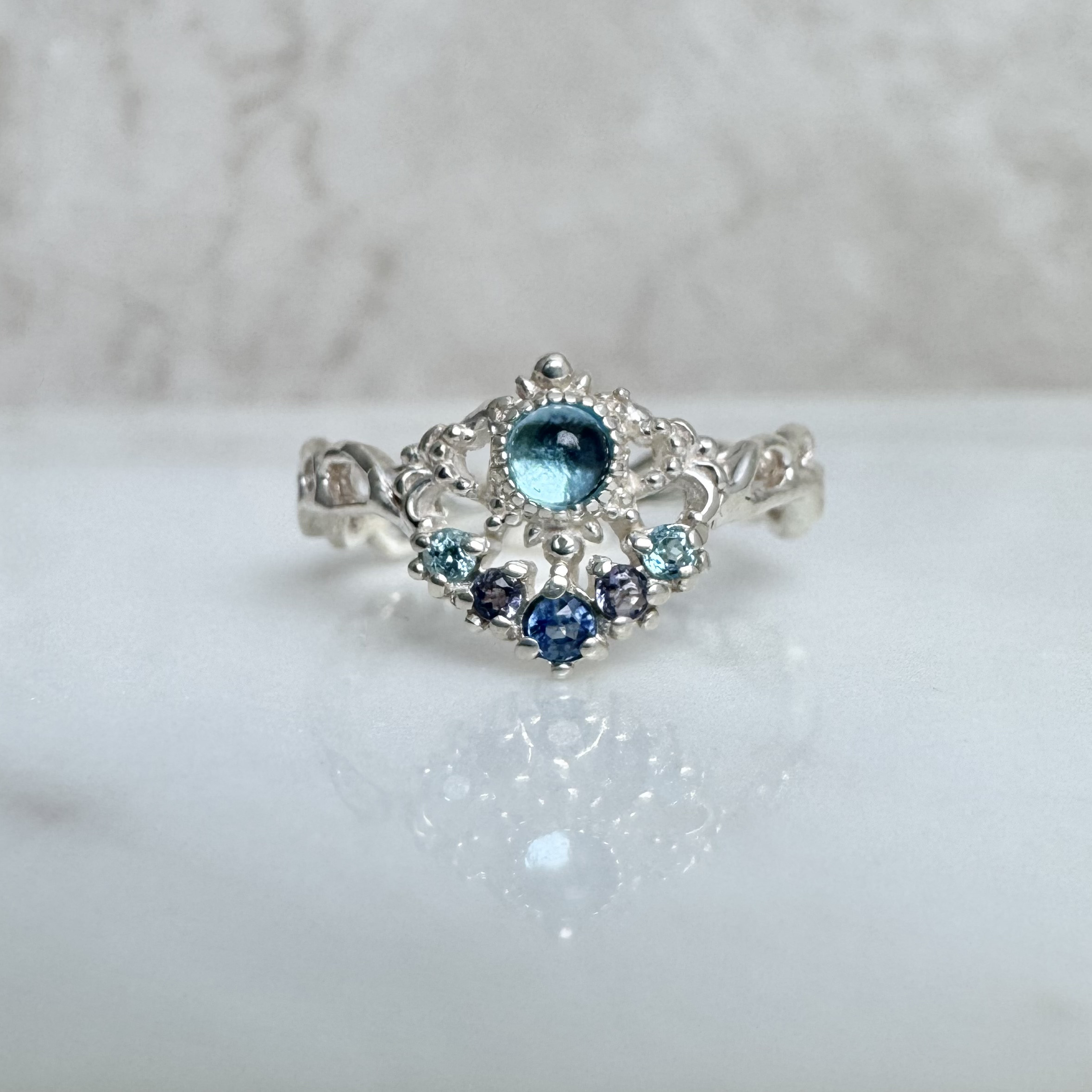 澄み渡るブルーの煌めき＊ブルートパーズ・アイオライト・サファイアのリング　天然石リング　シルバー925 一点物リング