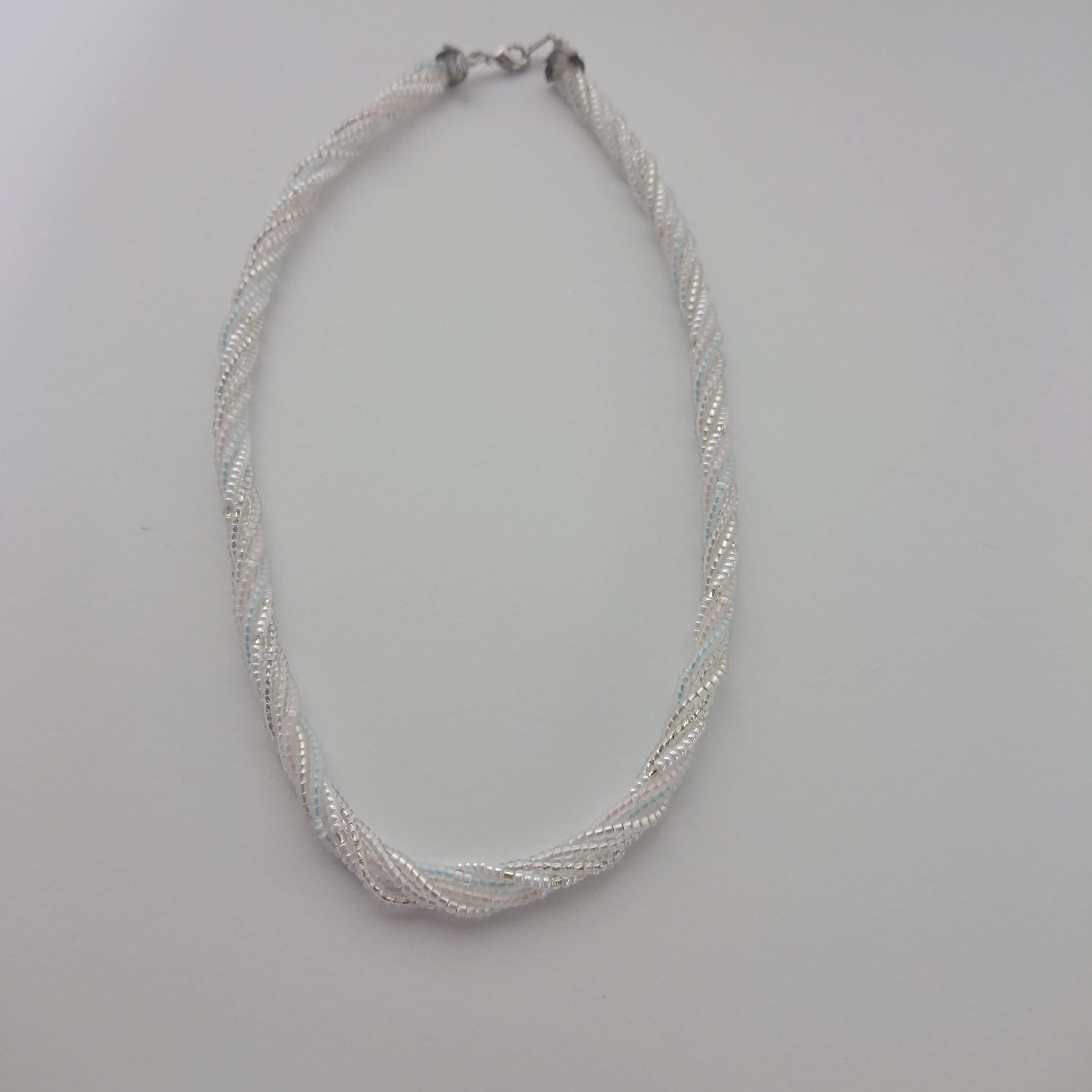 ビーズネックレス　つとめて