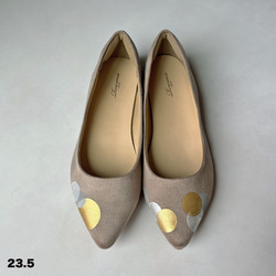 《サイズ限定アウトレット品》秋カラー！ドット柄 パンプス！グレーベージュ＊【23.5/24.5/26.0】5日以内発送！ 2枚目の画像