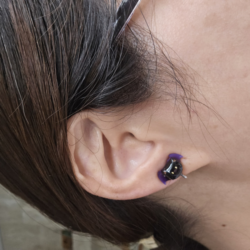 ☆リボンと爽やか猫ちゃんピアス☆ ハロウィン 黒猫＆魔女帽子 紫