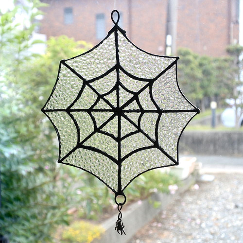 ステンドグラス　蜘蛛の巣にハロウィンだ～♪ 蜘蛛の巣ランプ ステンドグラス 照明 ペンダント クモ
