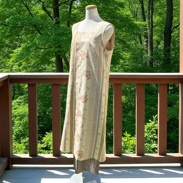 季節を問わず楽しめる、紬のジャンパースカート ⭐️送料無料