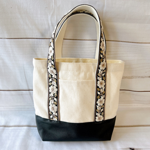 黒×ホワイト花刺繍】インド刺繍リボン×キャンバストート 大人可愛い