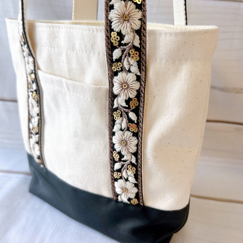 黒×ホワイト花刺繍】インド刺繍リボン×キャンバストート 大人可愛い