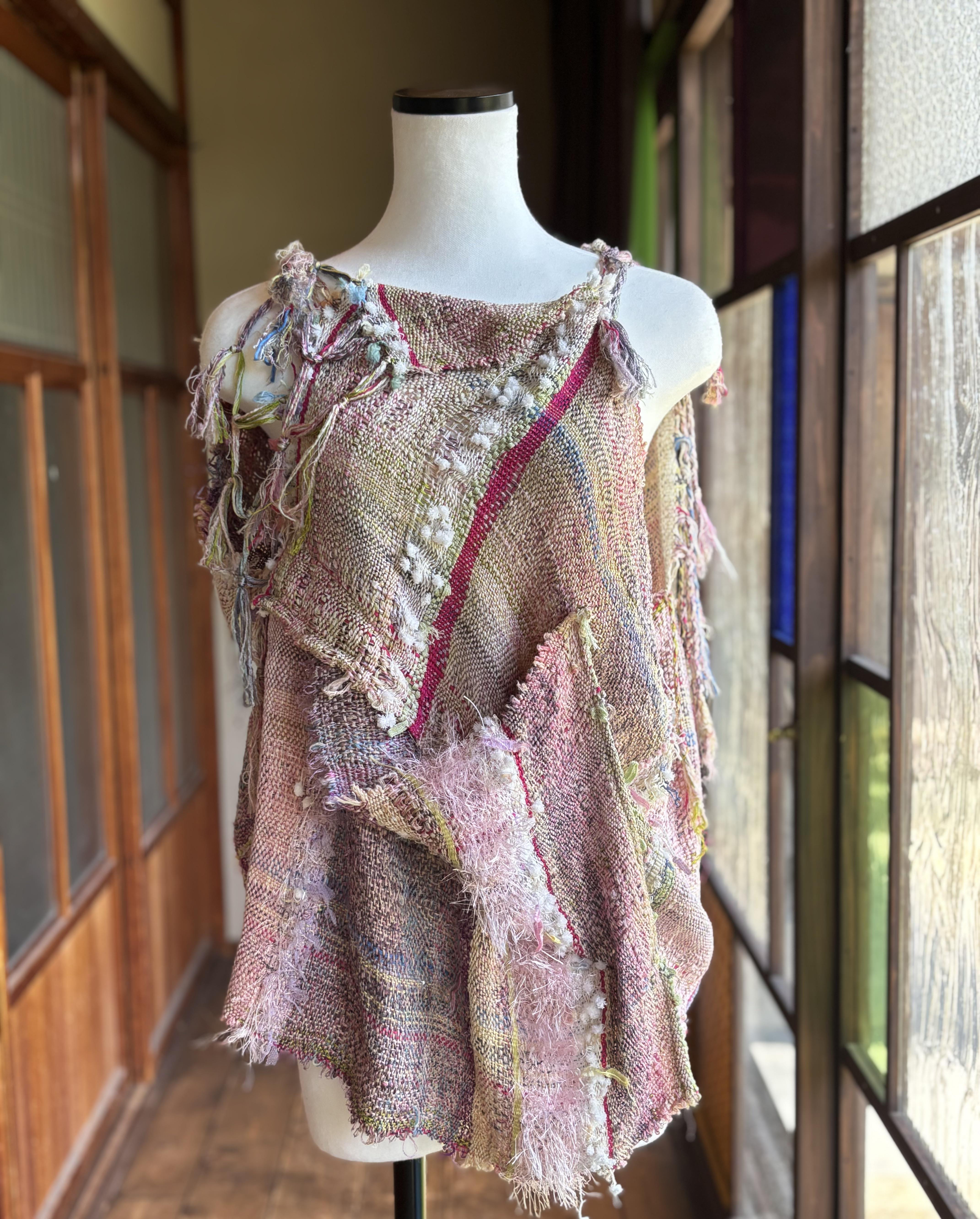 【手織り】シルク糸の庭をまとうベスト（しっとりピンク）【送料無料】