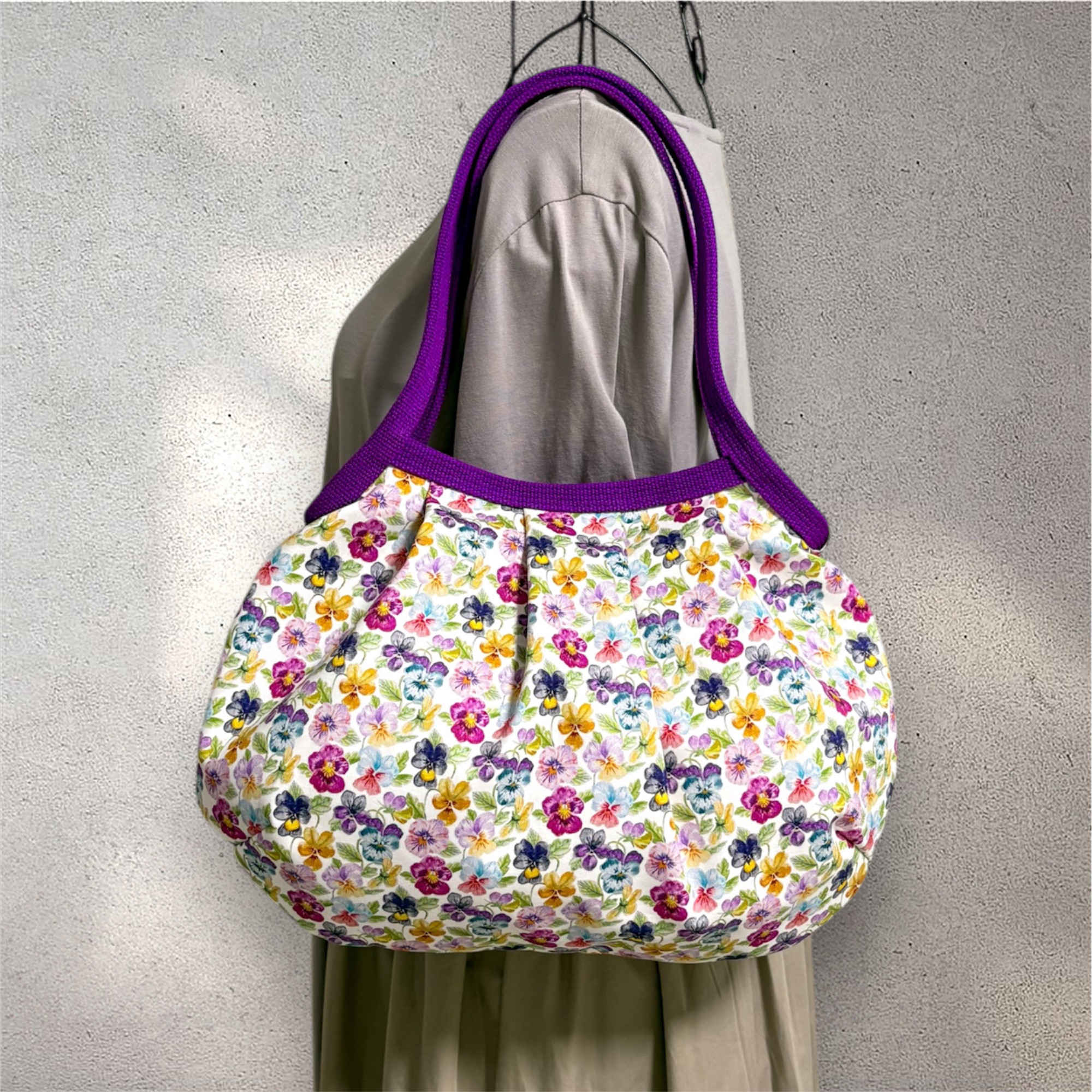 コロンと可愛いショルダーグラニーバッグ　✤リバティ✤ シンクオブミー　カラフル  ◎選べる2サイズ