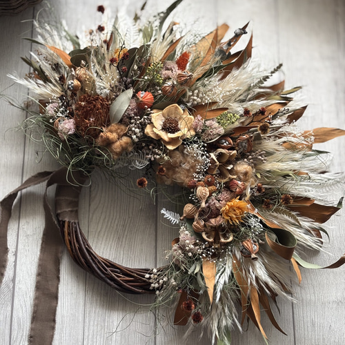 大きめ　ローゼルと唐辛子のリース　ユーカリ　パンパスグラス　秋〰️クリスマス 大きめ ローゼルと唐辛子のリース ユーカリ パンパスグラス 秋