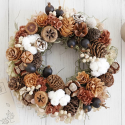 木の実とドライフラワーの秋リース｜長く楽しめるナチュラルインテリア