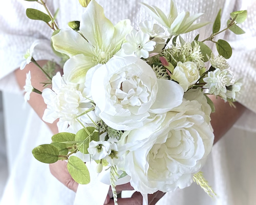 白グリーンの小さめウェディングブーケ【アーティフィシャルフラワー