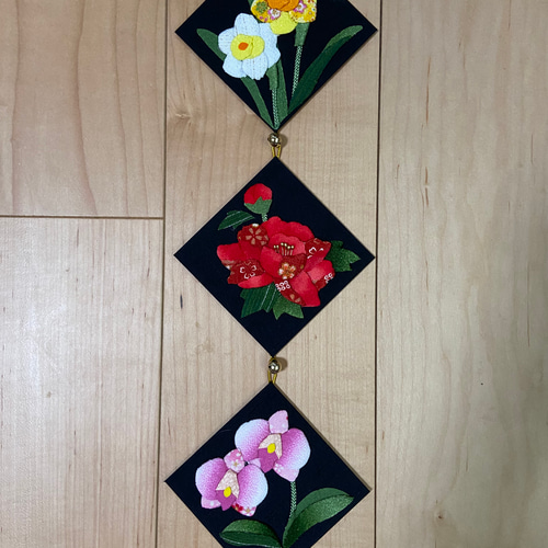 送料無料 押絵冬の花3連タペストリー その他インテリア雑貨