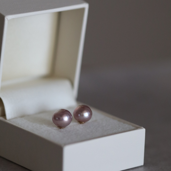 【一点物】9mm パープルパールのスタッドピアス 淡水真珠 14kgf 金属アレルギー モーヴピンク