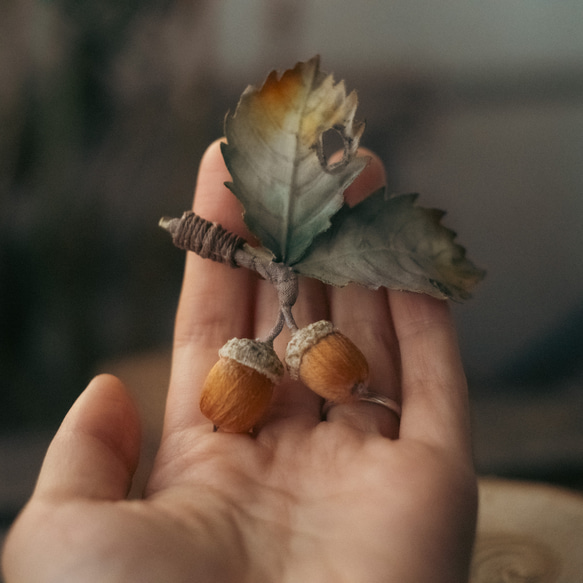 刺繍糸 の どんぐり ブローチ　ミズナラ 6枚目の画像