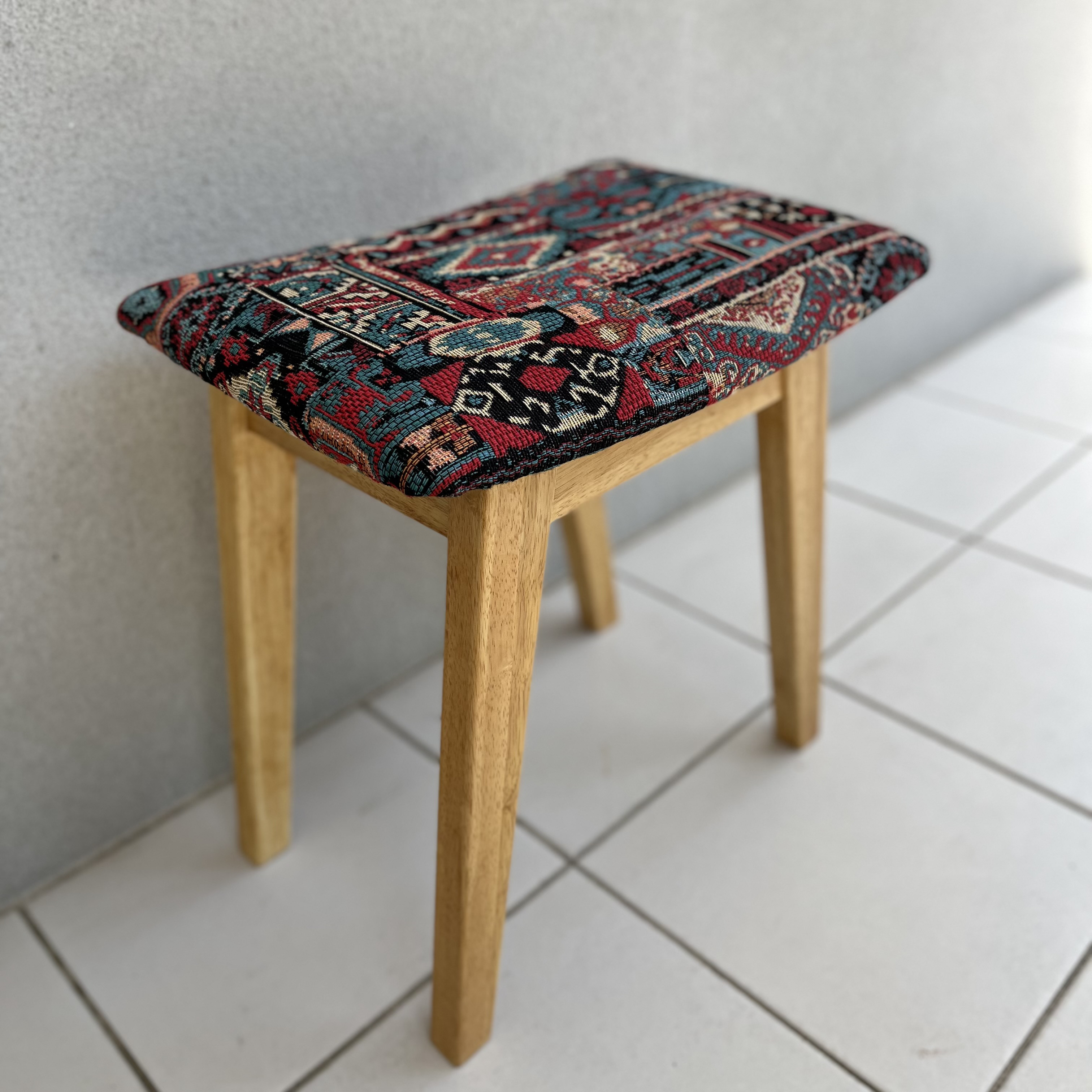 スツール　天然木　木製　チェア　玄関　ドレッサー　椅子『　ボヘミアン(赤）』