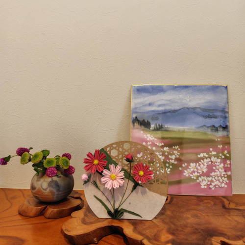 【額縁あり】秋桜(コスモス)の陶器作品 額縁あり】秋桜(コスモス)の陶器作品 美術品・アンティーク
