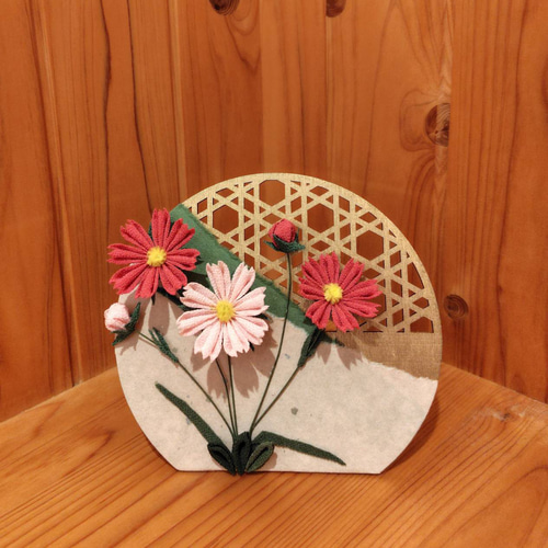 額縁あり】秋桜(コスモス)の陶器作品 額縁あり】秋桜(コスモス)の陶器作品