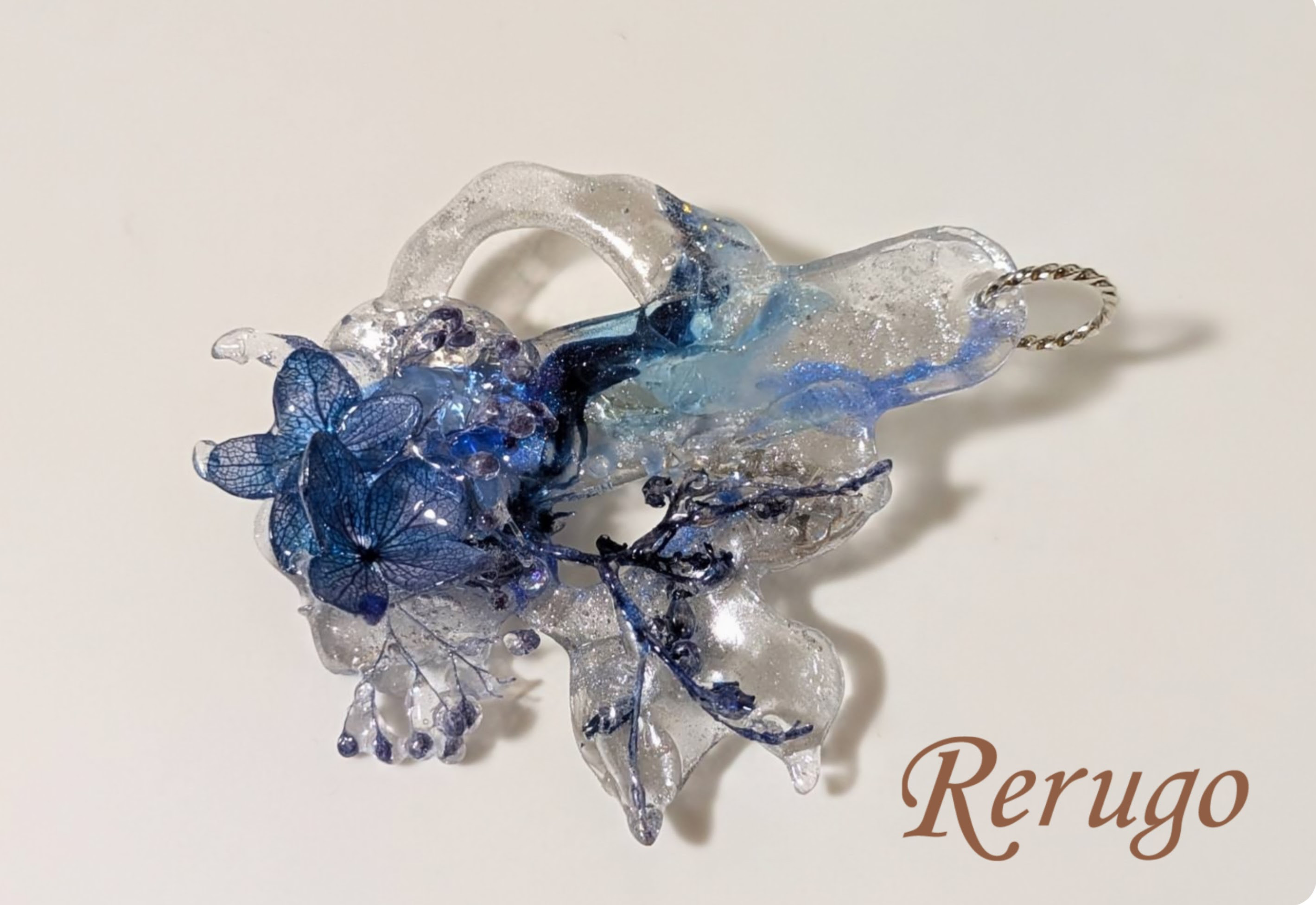 2WAYブローチ＆ペンダントトップ　アジサイ　カスミソウ　ブルー　レジン