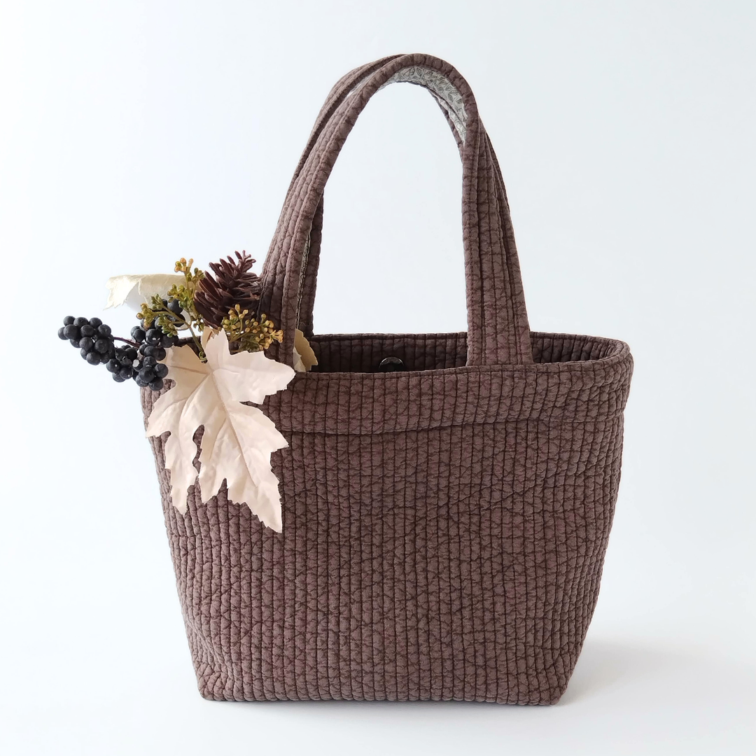 Mサイズヌビトートバッグ　定番ダークブラウン　ふわっと優しい手触り　軽量バッグ　リバティプリントがアクセント