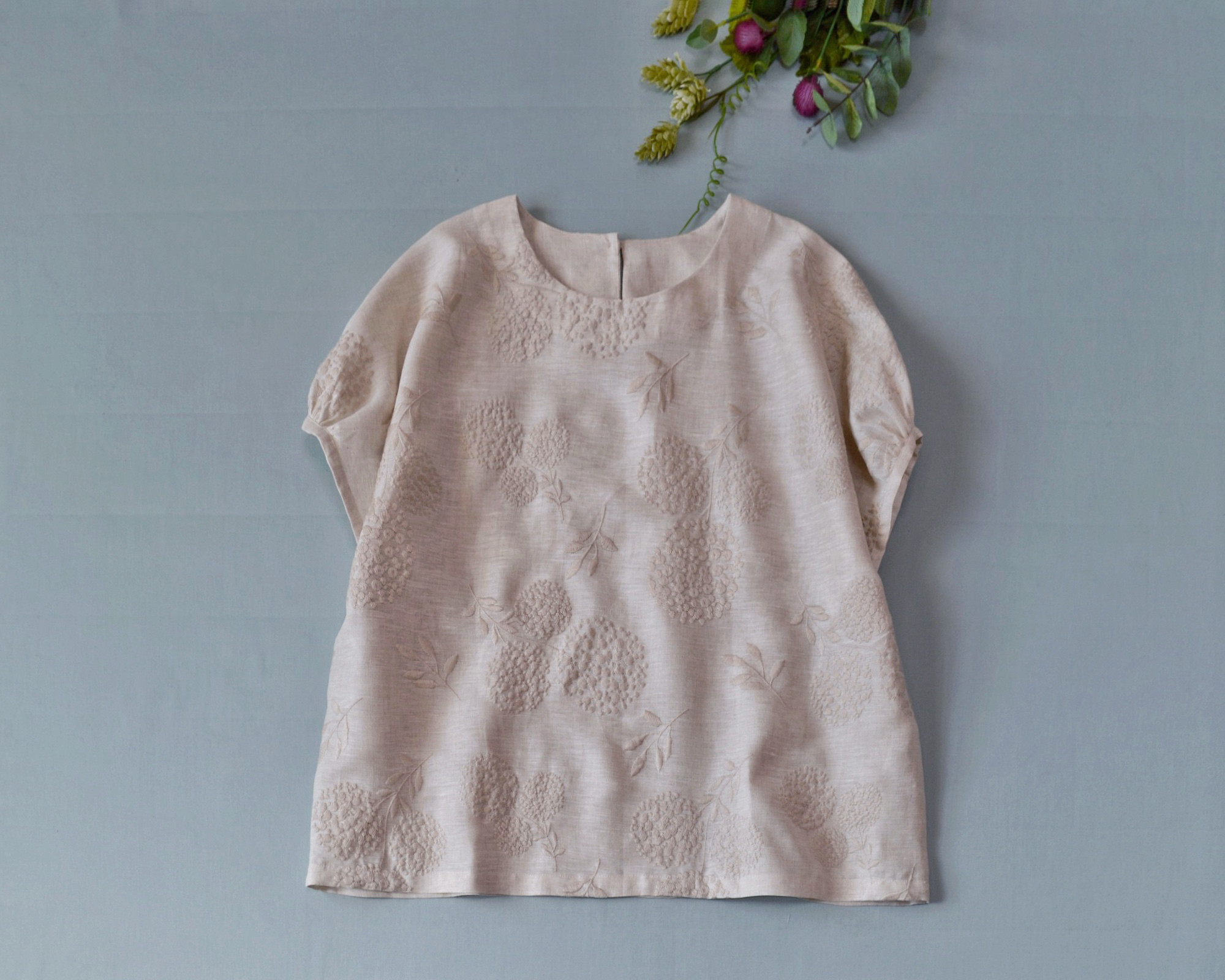 リネン100%総刺繍ゆったり大人可愛い半袖トップス♪