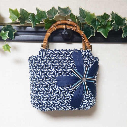 クラフトバック　花結び　一貫貼り　ハンドメイド 再)クラフトバンド＊花結びかごバッグM/✤ビッグフラワー/ネイビー
