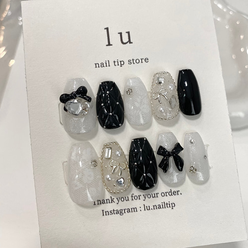 ♡ブラック×ホワイトガーリーネイル♡ ネイルチップ　ハンドメイド Black & White レースネイル ネイルチップ 黒 白 ワンホン ガーリー