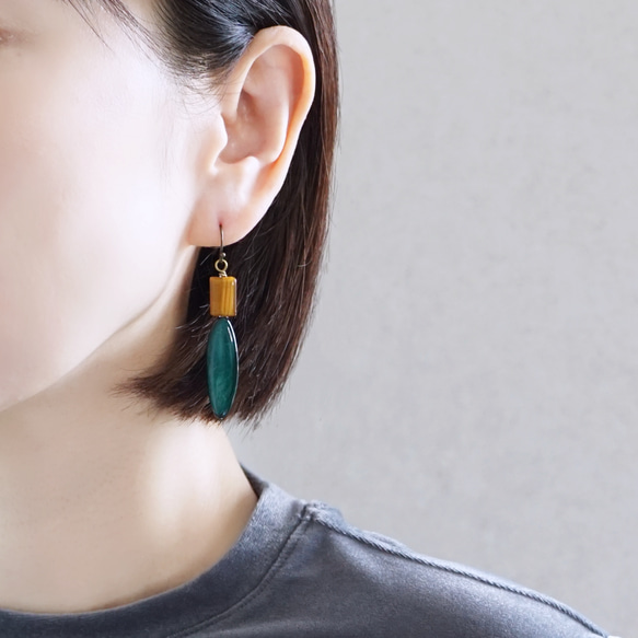 【10月誕生石】タイガーアイとマーキス型シェルのピアス　※イヤリング・イヤーカフに変更可 4枚目の画像