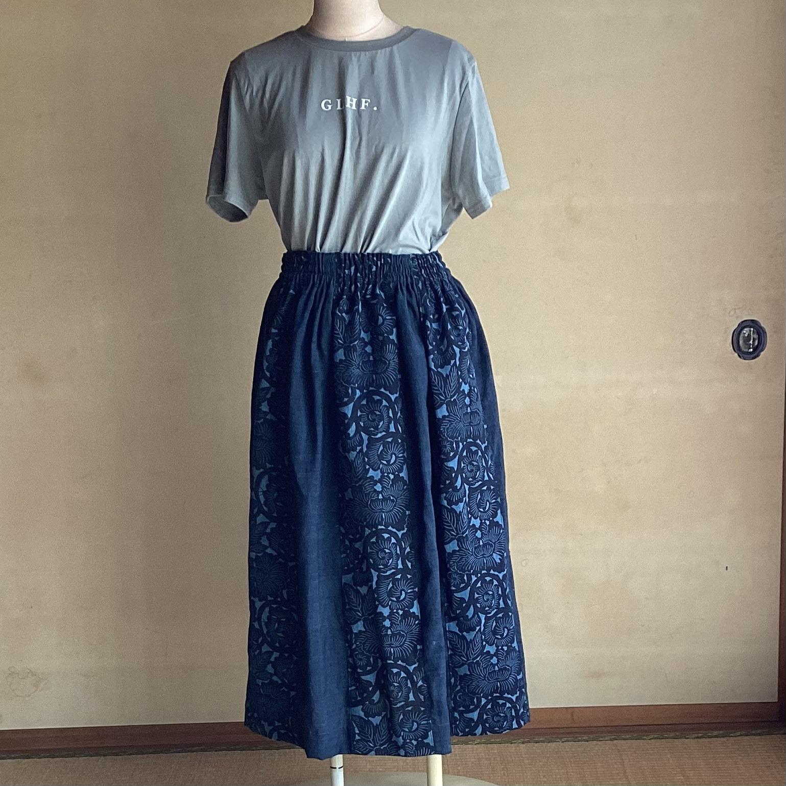 古布　藍型染めと藍無地のスカート