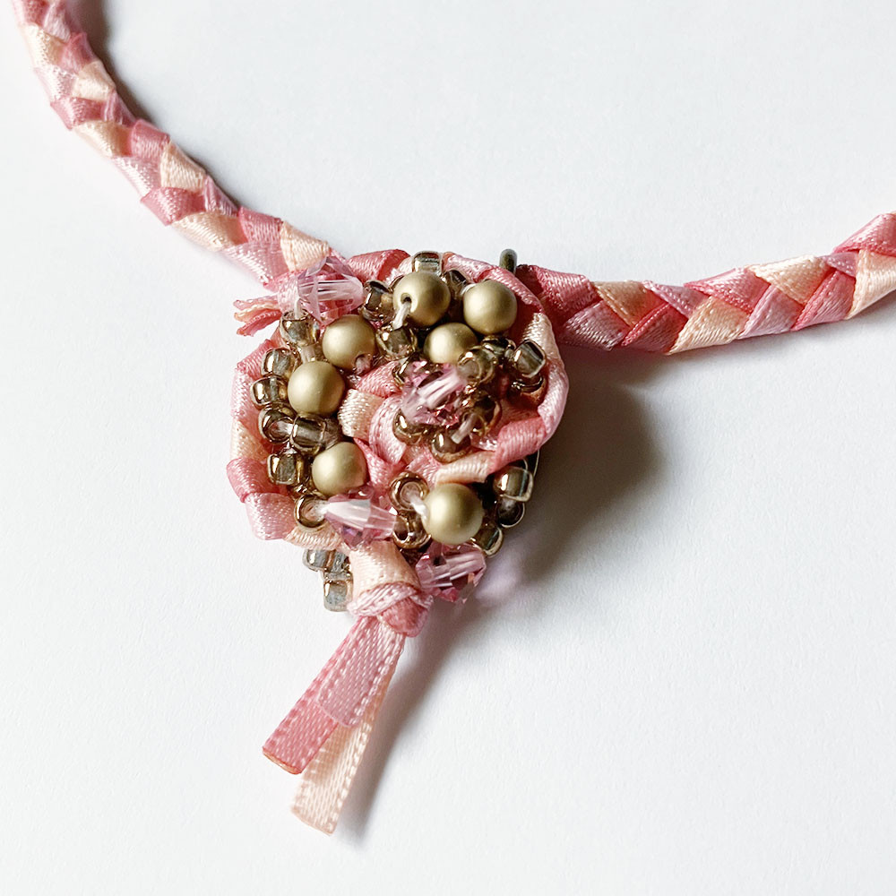 紅女　joncher　ビーズリボンペンダント（ピンク）